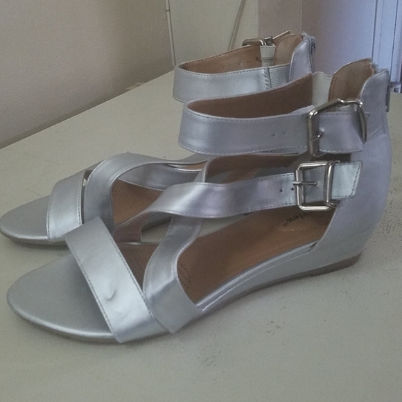 Sandals - Picture 2 of 6